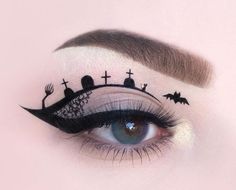 Cute Ghost Makeup, Halloween Eyeshadow Looks, Halloween Eye Makeup Ideas, Cat And Ghost, Halloween Eyeshadow, Maquillage Halloween Simple, Goth Eye Makeup, Black And White Makeup