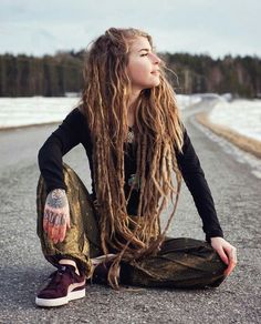 Creative and unique female pictures with dreadlocks on photo 70+ #creative #dreadlocks #female #photo #pictures #unique White Girl Dreads, Long Dreadlocks, Dreadlock Extensions