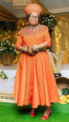 Red Shweshwe Dress Designs, Modern Shweshwe Dresses For Makoti, Shweshwe Dresses For Makoti, Leteisi Dress Patterns 2022, Sotho Traditional Dresses, Sepedi Traditional Dresses, Shweshwe Dresses For Makoti 2022, Traditional Weddings, Sewing Things