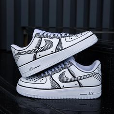 Black And White Nike Sneakers, Custom Air Force 1 Diy, Custom Air Force 1 Black And White, Easy Shoe Painting Ideas, Shoe Painting Ideas, Flowers Anime, Sneakers Customized, Shoe Embroidery, Shoe Artwork