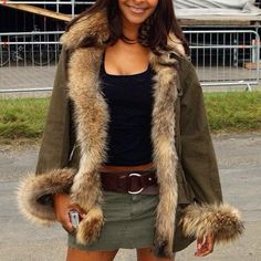 Long Leg Outfits, Fur Lined Jacket Outfit, Chique Outfit, Cooler Style, Berlin Fashion, Baggy Pants, Skirt Outfit, Looks Chic