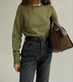 Dark Green Jumper Outfit, Green Knitted Sweater Outfit, Green Sweater Outfit Aesthetic, Green Knit Sweater Outfit, Olive Sweater Outfit, Winter Color Palette Outfits, Dark Green Sweater Outfit, Olive Green Sweater Outfit, Green Jumper Outfit