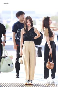 Converse Hike Outfit, Korean Aesthetic Outfits, Blackpink Airport, Trainers Outfit, Tight Dress Outfit