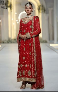 Pakistani Fashion Casual, Dresses Indian, Embroidered Clothes, Designer Dresses Indian, Pakistani Fashion