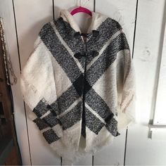 Brand New O/S Buffalo Plaid Blanket, White Poncho, Cozy Oversized Sweaters, Turtleneck Poncho, Blanket Sweater, Knit Shrug, Fringed Poncho, White Cami, Large Sweaters