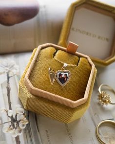 Heart Locket – Kindred Row Meaningful Texts, Necklaces Evil Eye, Chain Locket, Round Locket, Fine Gold Jewelry, Oval Locket, Nursery Inspo, Photo Necklace, Gold Locket