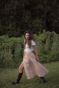 Front Button Linen Skirt With Deep Pockets and Folds - Etsy Fall Daywear Skirted Bottoms, Feminine Gathered Skirt For Daywear, Casual Tiered Skirt With Button Closure, Casual Tiered Skirt With Buttons, Fall Daywear Skirt With Pockets, Casual Maxi Skirt For Fall Daywear, Casual Fall Maxi Skirt For Daywear, Knee-length Fall Skirt For Daywear, Knee-length Skirt For Fall Daywear