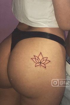 Thigh Tattoo Simple, Hippie Tattoo, Tattoed Girls, Dream Tattoos, Simplistic Tattoos, Small Tattoo, Creative Tattoos