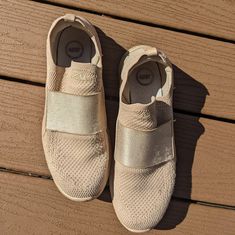 As Seen On Many Instagram Ads. This Is A Great Slip On Athletic Shoe. Aesthetic. Functional. Lace Free. Shoe Aesthetic, Apl Shoes, Athletic Shoe, Instagram Ads, White Color, Athletic Shoes, Vanilla, Size 10, Slip On