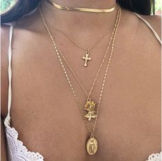 Gold Cross Pendant Necklace Jewelry Accessories Ideas, Gold Cross Pendant, Dope Jewelry, Jewelry Fashion Trends, Stacked Jewelry, Jewelry Lookbook, Funky Jewelry, Cross Pendant Necklace, Girly Jewelry