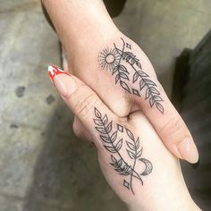 Best Friend Flower Tattoos, Best Friend Flower, Matching Friend Tattoos, Bestie Tattoo, Handpoke Tattoo, Bff Tattoos, Friendship Tattoos, Matching Tattoo