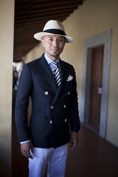 Pitti Uomo navy and white with hat Bowties Men's, Older Mens Fashion, Mens Fasion, Outfit Uomo, Mens Fashion Inspiration, Mens Fashion Suits, Navy Blazer, Dress Code