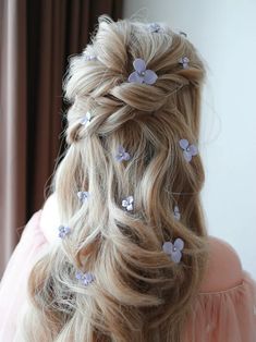 This Wedding Hair Pins item is sold by PeonyLoverHeadpiece. Ships from Indonesia. Listed on Sep 13, 2022 Purple Lilac Flower, Grad Hairstyles, Floral Hairpiece, Flower Bridal Hair, Bride Hair Pins, Floral Wedding Hair, Bridal Hairpiece, Lilac Wedding, Floral Accessories Hair