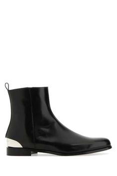 Black leather ankle boots.Gender: Men.Material: EXTERIOR: 100% LEATHER INTERIOR: 100% LEATHER SOLE: LEATHER.Color: Black.Made in: IT.Product ID: 777947WIES3 1081.*Import tax/duty will be calculated at checkout (If applicable) Alexander Mcqueen Mens, Mcqueen Boots, Alexander Mcqueen Menswear, Alexander Mcqueen Boots, Alexander Mcqueen Sneakers, Mcqueen Sneakers, Alexander Mcqueen Shoes, Leather Boots Heels, Ankle Boots Men