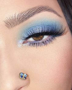 Sky Blue Makeup, Prom Eyeshadow, Baby Blue Eyeshadow, Sweet 16 Makeup, Quince Makeup, Blue Eyeshadow Makeup, Prom 23, Ball Makeup