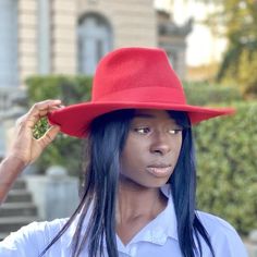 Large brim fedora made with red wool felt. To make this hat, we use a merino wool felt capeline weighing 200 grams. It is a high quality felt that retains the shape of the hatGarnished with a ivory grosgrain ribbon of 2.5 centimeters wide.Elegant fedora for man and woman.The measurements in centimeters are 36 x 34. Brim length 9.5. (These measurements may vary slightly depending on the size of the hat)For its elaboration we only use hoods and capelines of resistant wool felt of very good quality Red Fitted Fedora With Curved Brim, Fitted Red Fedora With Curved Brim, Red Wide Brim Hat For Fall, Red Curved Brim Fedora For Winter, Red Brimmed Felt Hat For Fall, Red Fedora Felt Hat For Fall, Red Fedora For Winter, Red Fedora Winter Hat, Red Wide Brim Fedora For Fall