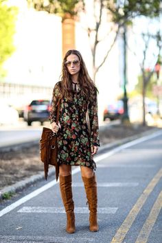 Pin for Later: Updated! The Best Street Style From New York Fashion Week New York Fashion Week, Day 2 Boho Print Dress, New York Fashion Week Street Style, Nyfw Street Style, Fashion Blogger Style, Moda Plus, Autumn Street Style, Fall Street Style, Look Vintage