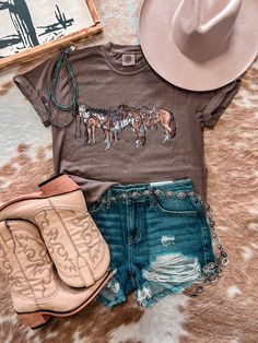 Fits true to size and is a unisex fit Comfort colors tee 100% Cotton Model wears a small and is a size 4/6 and 5'8" Recommended Sizing: Small - 2/4/6 Medium - 8/10 Large - 12/14 XL - 16 Western Clothes For Women, Boho Western Outfits, Cowboy Vibes, Liberty Black Boots, Cowboy Stuff, Western Clothes, Country Style Outfits, Western Style Outfits, Cowgirl Outfits