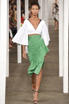 Milly - Spring 2017 Ready-to-Wear Skirts Runway, Ruffle Skirt Outfit, Summer Fashion Week, Trendy Beachwear, Looks Party, Fashion Week Street Style, Green Skirt, Spring 2017