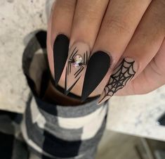 Bruja Nails, Ongles Goth, Spider Nail Art, Spider Nails, Nails Solid, Nail Art Halloween, Witchy Nails, Cute Halloween Nails