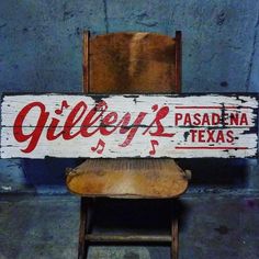 Gilleys Pasadena Texas, Urban Cowboy Style, Elpaso Texas, Cowboy Character, Pasadena Texas, Western Bedrooms, Radical Design, Tv Musical, Cowboy Birthday Party