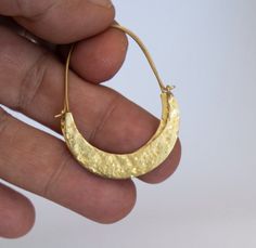 Hammered Hoop Earrings - Vivien Frank Designs Hammered Hoop Earrings, Outfit Chic, Boho Look, Solid Yellow, Sterling Silver Earrings, Solid Gold, Boho Chic, Gold Bracelet, Hoop Earrings