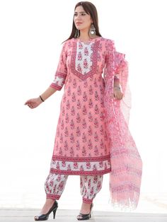 Long Frocks For Girls, Salwar Suit Neck Designs, Suit Neck Designs, Simple Kurta Designs, Designer Kurti Patterns