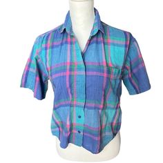 Vtg 80s Plaid Short Sleeve Buttondown Shirt Blue Pink High Low Cotton Small. Made By Details In India. This Blouse Has Some Hidden Buttons On The Front, Is Shorter In The Front And Longer In The Back. Super Soft Lived In Cotton Makes It Perfect For Summer Days Preppy Travel Vacation Coastal Outfits. P2p Measures About 19” Across Laying Flat, Length Is 20” In The Front And 24” In The Back. There Is A Small Pull On The Front. Items That Are Preused/Preworn Are Not In Perfect Condition. Please Look 90s Inspired Short Sleeve Shirt For Spring, 90s Blue Button-up Top, 90s Blue Collared Shirt, 90s Style Blue Collared Shirt, Vintage Blue Button-up Shirt, 90s Style Blue Spring Shirt, Blue 90s Style Shirt For Spring, 90s Style Blue Shirt For Spring, Coastal Outfits