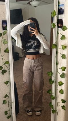 Cargo Pant Outfits, Pant Outfits, Slay Outfits, Mode Tips, Downtown Outfits, Dream Outfits, Swaggy Outfits, Fashion Board, 90s Style