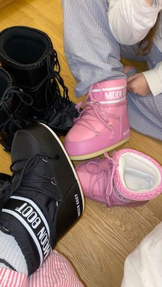 moon boots, moonboot, pink moon boot, girly thing Pink Moonboot, Red Moon, Pink Moon, Makeup To Buy