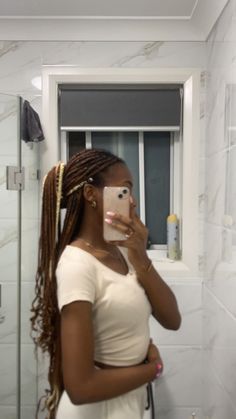 Ginger Braids With Blonde Peekaboo, Graduation Braids Hairstyles, Braids With Claw Clip, Peek A Boo Box Braids, Fake Hair Braids, Peekaboo Braids, Peekaboo Hair Colors, Graduation Hair