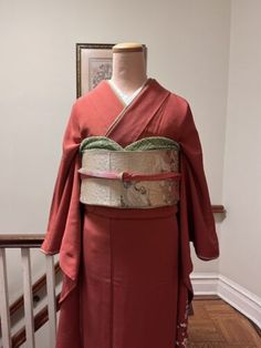 Japanese Vintage Traditional Red Silk Furisode Kimono Robe + Gold Embroidery Obi | eBay Japanese Kimono Fashion, Furisode Kimono, Cute Kimonos, Modern Kimono, Kimono Japan, Traditional Japanese Kimono, Japan Kimono, Yukata Kimono, Casual Kimono