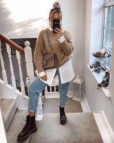 Korean Winter Fashion Outfits, Converse Outfits, Doc Martens Outfit, Korean Fashion Winter, Street Style Fall Outfits, Hijab Style Casual, Modieuze Outfits, Elegantes Outfit