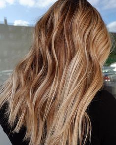 Medium Ombre Hair, Strawberry Blonde Hair Color, Dimensional Blonde, Money Piece, Red To Blonde, Warm Blonde, Preppy Stuff, Honey Blonde Hair