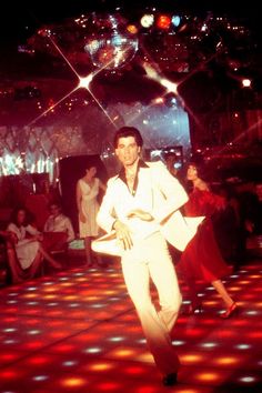 John Travolta in Saturday Night Fever John Travolta 70s, 70s Disco Aesthetic, Natalia Kills, Look Disco, 70s Mode, 70’s Disco, Disco Aesthetic, 70s Disco Party