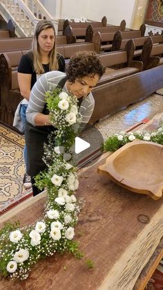 Church Decorations Ideas Altars, Church Altar Flowers, Church Decorations Ideas, Church Wedding Flowers Altar, Flores Do Altar, Fall Church Decorations, Wedding Alter Decorations, Bridal Table Backdrop, Bridal Table Flowers