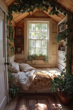 25 Small Bedroom Ideas That Maximize Coziness and Function Nina Core, Pretty Bedrooms, Granny House, Pinterest Contest, House Aesthetic, Dream House Rooms