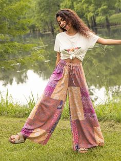 Boho Loose Pants, Loose Summer Pants, Boho Outfits Pants, Crunchy Clothes, Patchwork Pants Outfit, Flowy Pants Outfit Summer, Outfits With Yellow, Jenna Core, Patterned Pants Outfit