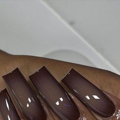 The Nail Connection on Instagram: "This brown 😍😍🤎  📸: @tesa_nailstudio   Follow @thenailconnection for daily nail inspo 💅🏽✨  #nailinspiration #nailinspo #nailideas #gelpolish #creativenails #brownnails #fallnails #airbrushnails #nailartist #naildesigns #nailsnailsnails #nailtrends #thenailconnection" Brunette Nails Color, Cinnamon Brown Nails, Medium Length Nails Fall, All Brown Nails, Fall Nails Unique, Fall Airbrush Nails, Ombré Brown Nails, Brown Airbrush Nails, Coffin Nails Designs Fall 2024