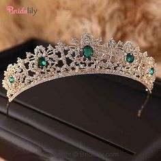 New Flaw Green Rhinestone Golden Tiaras | Bridelily Crown Simple, Tiara Accessories, Headpiece Jewelry, Golden Crown, Diamond Tiara, Crystal Crown, Rhinestone Bridal, Wedding Crown, Green Diamond