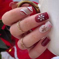 Cool Christmas Nails Acrylic, Fun Christmas Nails Acrylic, Christmas Nails Nail Art, Nails Christmas 2022, Cute Nails For Christmas, Christmas Nails Classy, Fun Christmas Nails