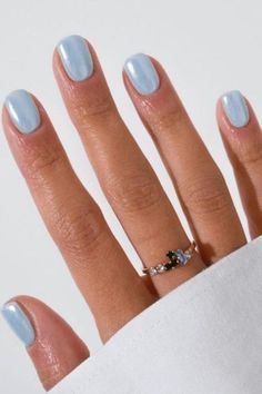 Icy Blue Winter Nails Beach Dip Nail Ideas, January Chrome Nails, Winter Blue Nail Ideas, Autumn Blue Nails, Wintery Blue Nails, Blue Glazed Donut Nails, Light Blue Nails Chrome, Ice Blue Chrome Nails