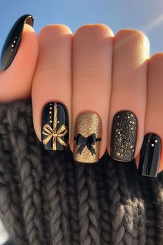 Christmas Merry And Bright, Black Nails With Glitter, Cute Nail Polish, Elegant Manicure