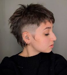 masculine alt haircuts - Google Search Super Short Mullet, Unisex Haircuts, Queer Haircut, Nonbinary Hair, Non Binary Haircuts, Short Punk Hair, Androgynous Haircut, Androgynous Hair, Mullet Haircut