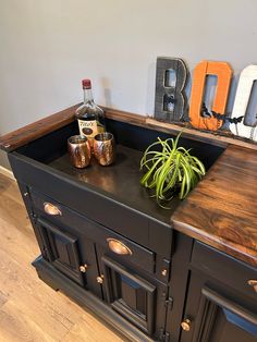 a wooden counter top topped with a potted plant