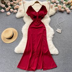 Fabric: BlendedColor: red blackSize: (cm)M: Skirt length 134 Sleeve length 16 Bust 88 [with chest pad] Waist 68L: Skirt length 135 Sleeve length 17 Bust 92 [with chest pads] Waist 72Please check the size carefully when you choose items.For more pictures of the dress, please contact us, thank you. Red Short Sleeve Evening Dress For Gala, Elegant Red Short Sleeve V-neck Dress, Red V-neck Short Sleeve Dress For Party, Red Elegant Short Sleeve Evening Dress, Elegant Red Evening Dress With Short Sleeves, Rp Outfits, Red Evening Gown, Sleek Updo, Fishtail Dress