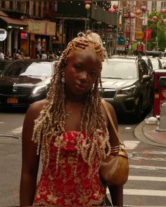 Coloured Braids, Nyc Chinatown, Soft Grunge Outfits, Colored Braids, Curly Hair Styles Easy, Pretty Braided Hairstyles, Business Hairstyles, Hair Wraps