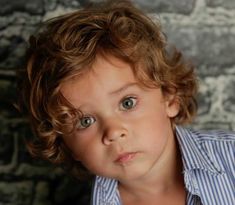 Corte de pelo para niños 2023 | Minilook Baby First Haircut Boy, First Haircut Boy, Boys Curly Haircuts Kids, Boys First Haircut, Toddler Curly Hair, Boys Haircuts Curly Hair, Boys Curly Haircuts, Toddler Hairstyles Boy, Baby Haircut