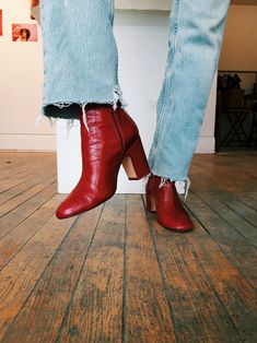 Red Boots Fall 2023, Red Vintage Boots, Red Boots Fall, Red Leather Boots Outfit, Dark Red Boots, Trend Prediction, Red Cowboy Boots Outfit