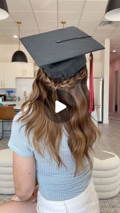 Cute Girls Hairstyles on Instagram: "Take note because this graduation hat hairstyle is too cute 📝 You can never go wrong with some braids!" Hairstyles With Cap Graduation, Girls Graduation Hairstyles, Hair Ideas For Graduation Cap Hairstyles, Hairstyles For 4th Graders, Graduation Hair With Cap, Braided Hairstyles For Graduation, Grad Hairstyles With Cap, Hairstyles For Graduation Cap, Cap And Gown Hair Hairstyles